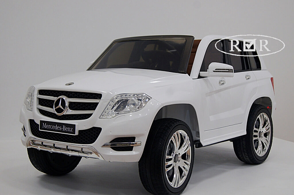 Электромобиль детский RiverToys Mercedes-Benz GLK300 (белый) с дистанционным управлением